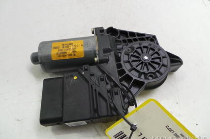 VW Passat 3B Fensterhebermotor Motor Fensterheber hinten links Limo BROSE